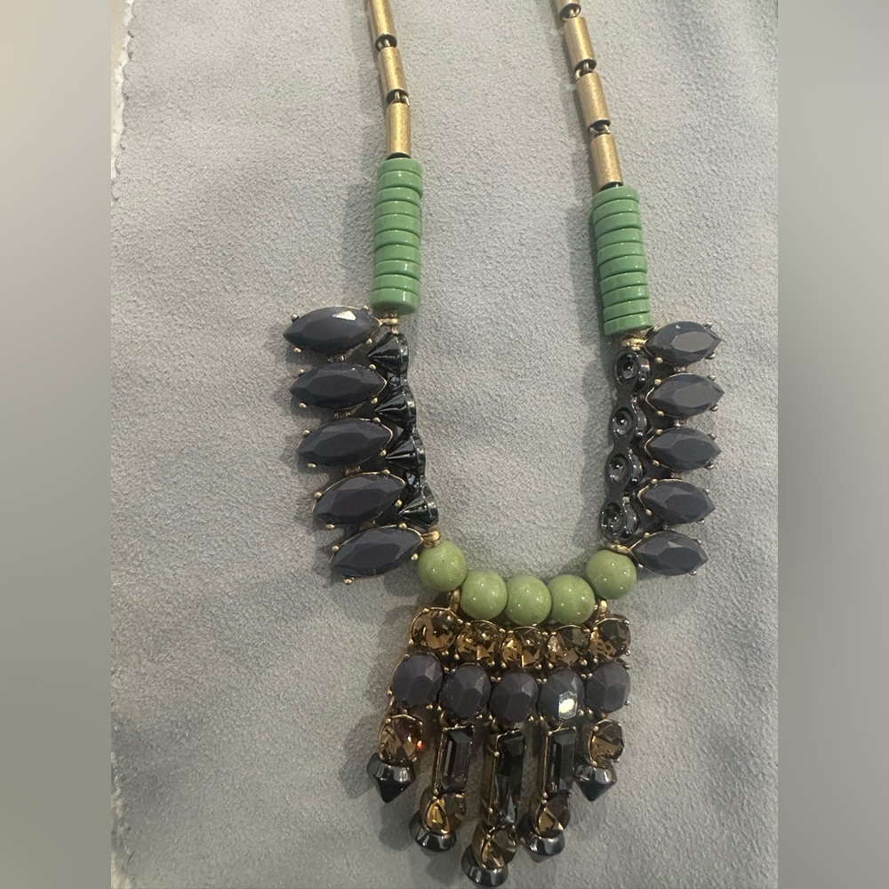 Elegant Green and Gold Statement Necklace